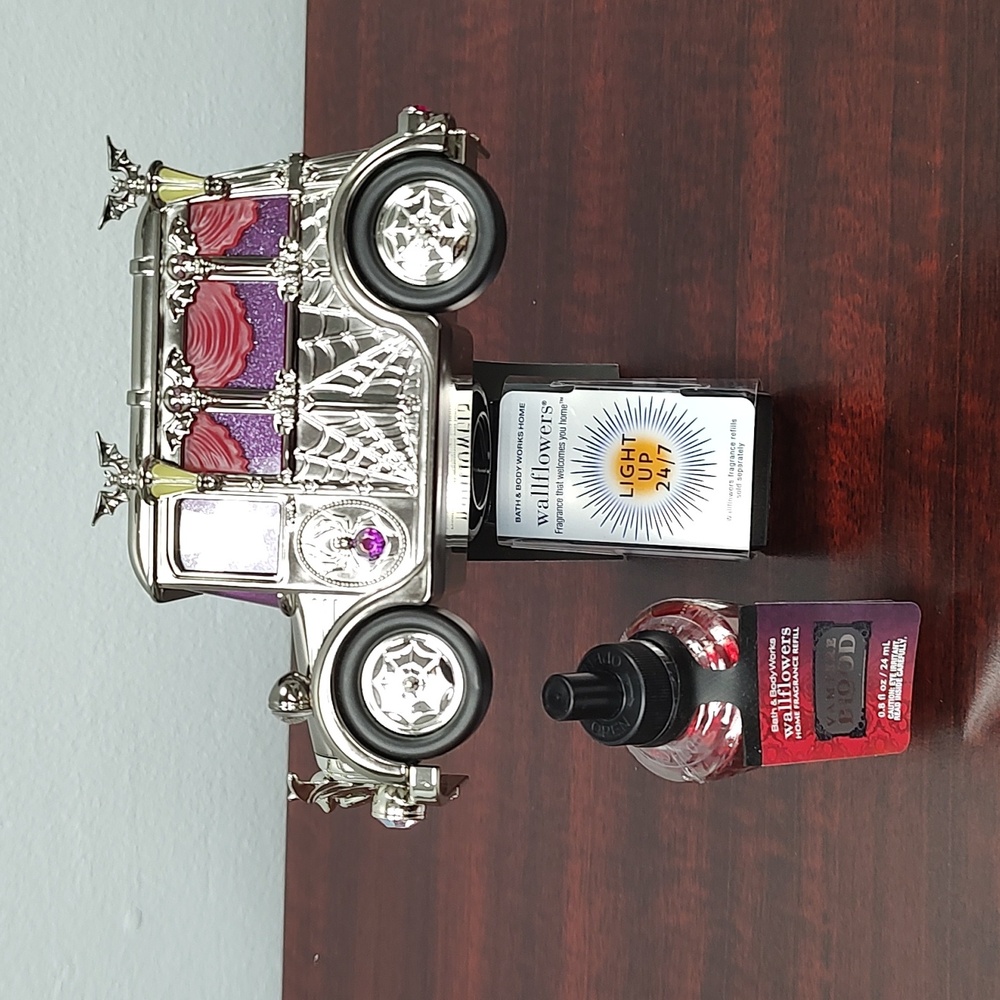 Bath & Body Works Spooky Hearse Projector Wallflower Plug & VAMPIRE BLOOD Refill